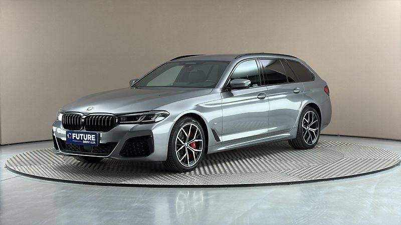 BMW Řada 5 540d AUT xDrive M-sport Tourin - fotka 1 z 33