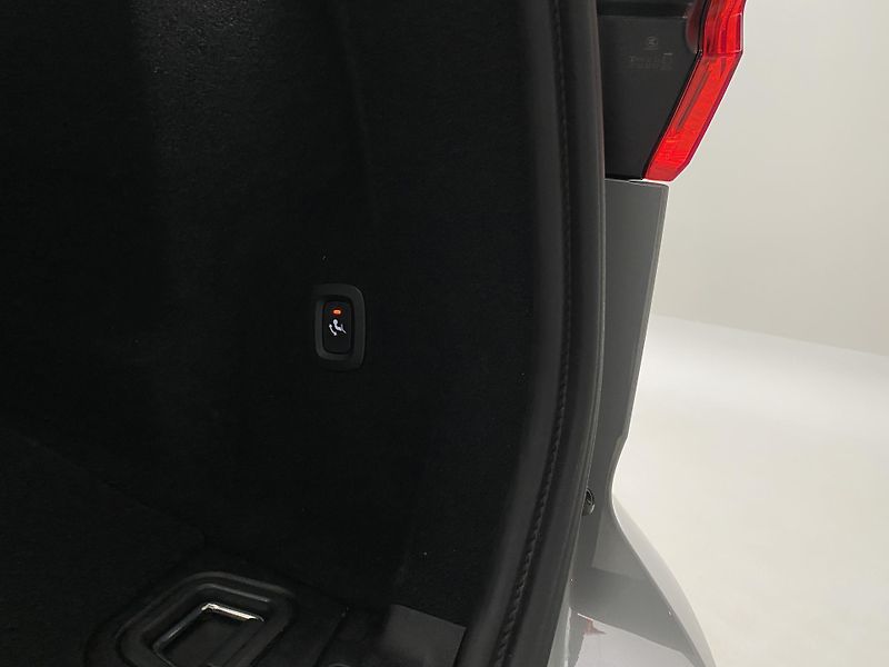Volvo XC60 T6 AWD PLUG-IN PLUS DARK - fotka 31 z 54