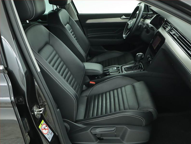 Volkswagen Passat (2020) Elegance 2.0 TDI, Automat - fotka 9 z 17