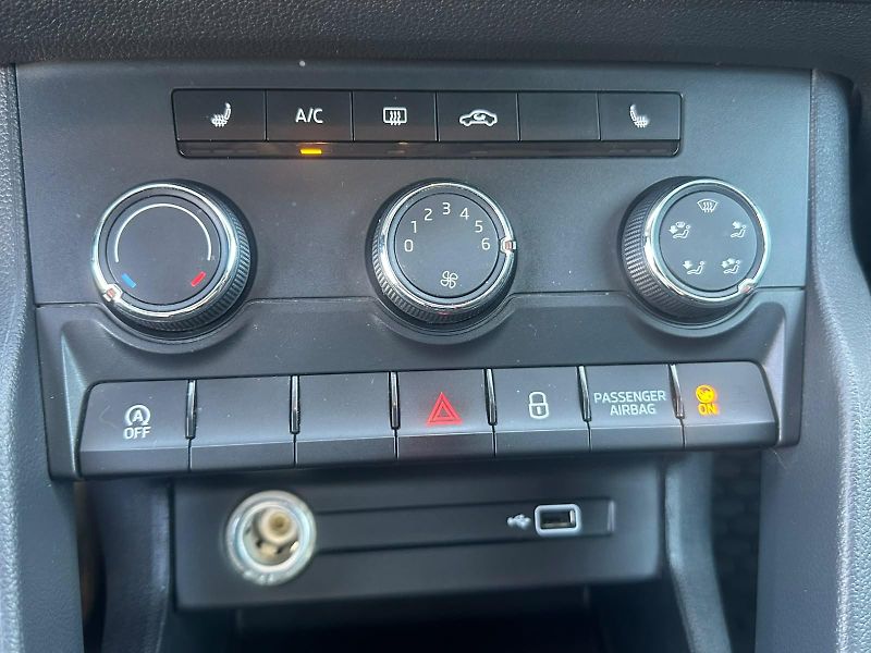 Škoda Karoq (2019) 1.6TDi, 85KW, NOVÉ ROZVODY - fotka 13 z 22