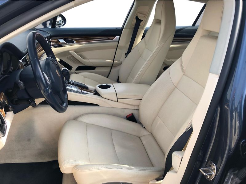 Porsche Panamera 4S - fotka 11 z 30