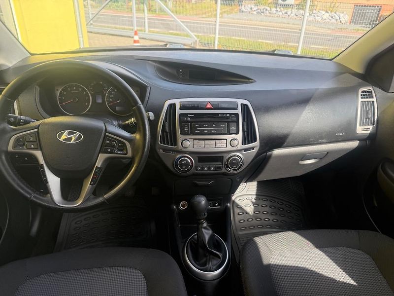 Hyundai i20 (2012) 1,2i VÝHŘ.SEDADLA JEN 107tis. - fotka 16 z 27