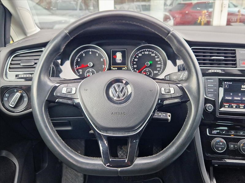 Volkswagen Golf 1,4 TSi Comfortline vyhř.seda - fotka 17 z 20