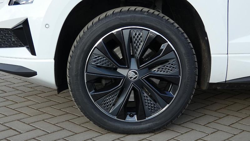 Škoda Karoq 1,5 TSI Sportline DSG - fotka 23 z 24