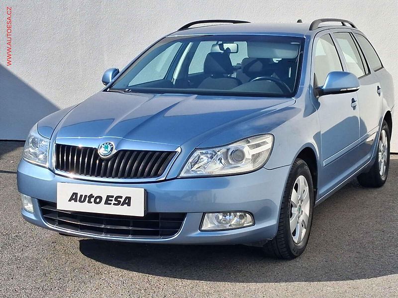 Škoda Octavia (2012) 1.6 TDI, ČR, AC, temp, tažné - fotka 3 z 16