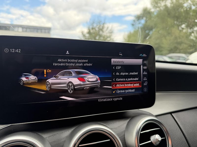 Mercedes-Benz Třídy C (2019) C 300d 4Matic AMG Line - fotka 26 z 32