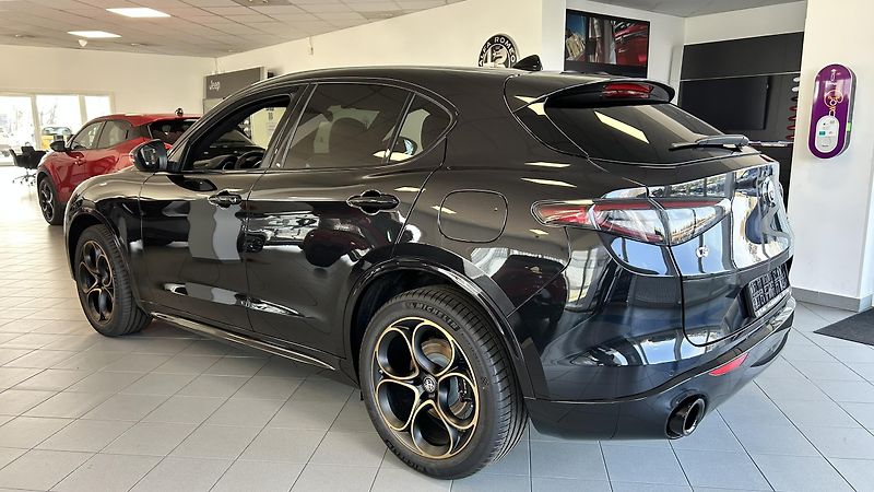 Alfa Romeo Stelvio 2.0i 280k AWD Intensa - fotka 7 z 13