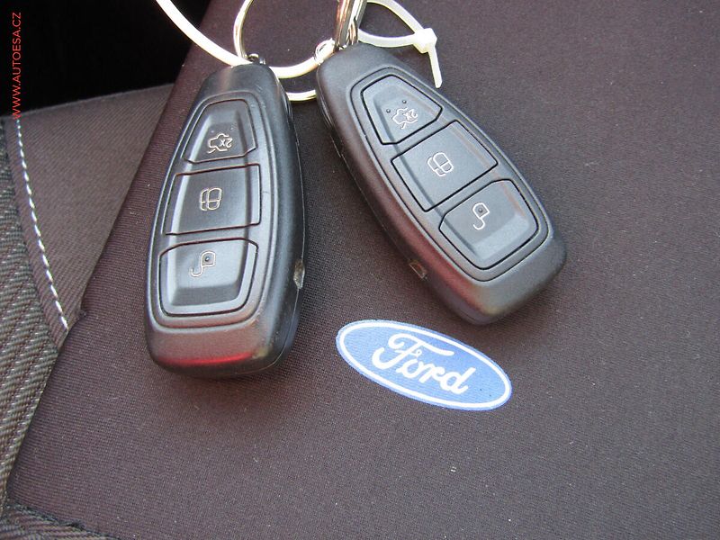 Ford Kuga (2015) 1.5EB, ČR, Xenon, kůže - fotka 18 z 19