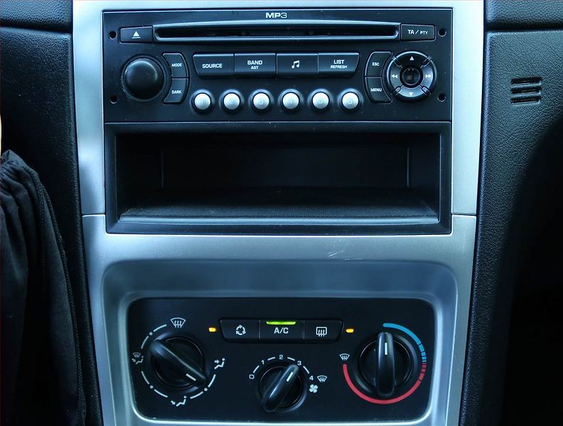 Peugeot 307 (2008) 1.6 HDi, 7 míst, Serv.kniha - fotka 12 z 16