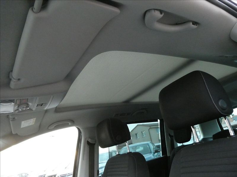 Volkswagen Sharan 2,0 TDi 103kW Cup,2xkola,panor - fotka 19 z 67