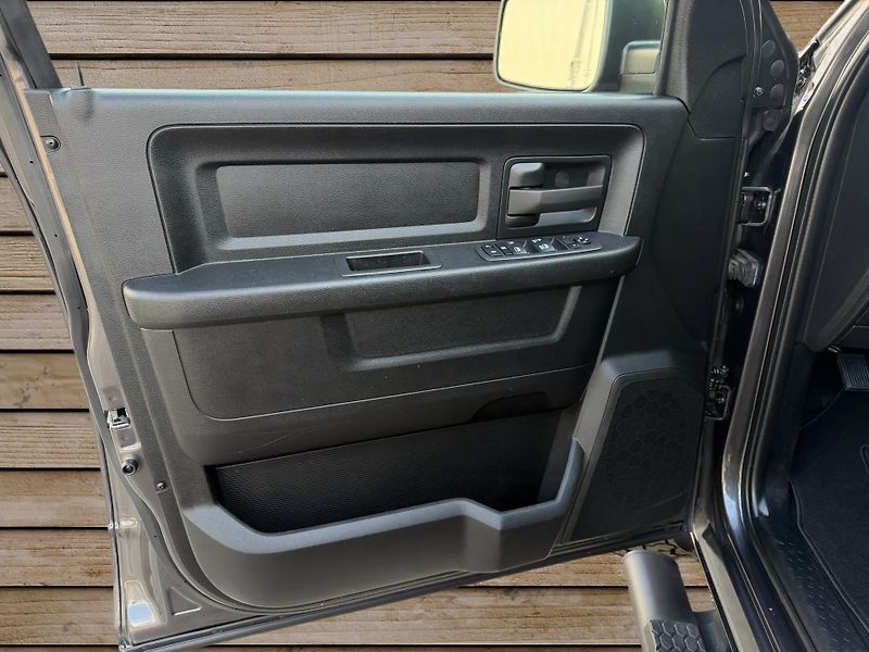 Dodge RAM (2022) +HEMI+CLASSIC+OFFROAD PAKET+ - fotka 14 z 19