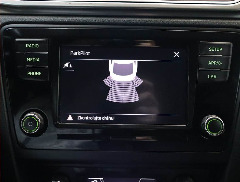 Škoda Rapid (2019) 1.0 TSI, Vyhř. sedaček - fotka 12 z 19
