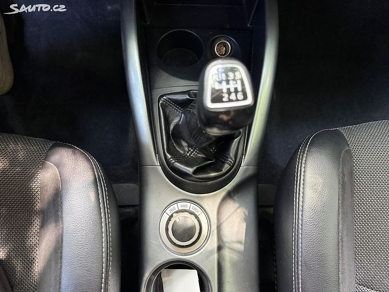 Mitsubishi Outlander (2010) 2.2 DI-D, 130kw 4x4 - fotka 18 z 19