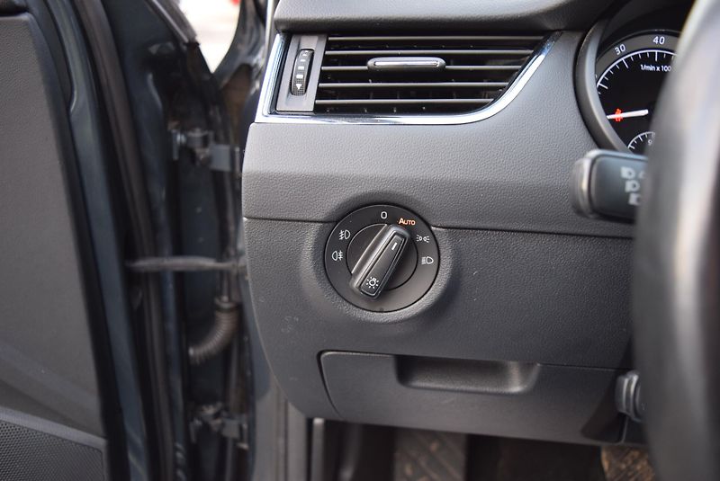 Škoda Octavia (2020) 1.5TSI 110kw AMBITION DSG KAM - fotka 32 z 44