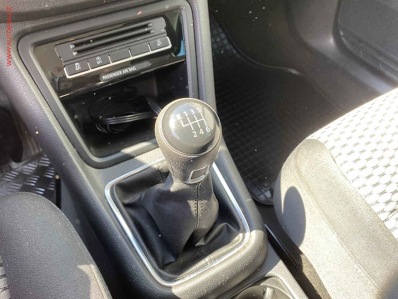 Volkswagen Sharan (2012) 2.0 TDI, 2.maj,ČR, servis - fotka 16 z 17