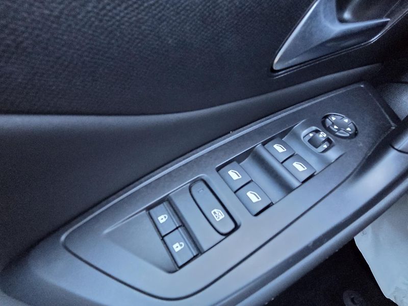 Peugeot 408 (2025) Hybrid e-DCS 145 ALLURE EAT6 - fotka 25 z 32