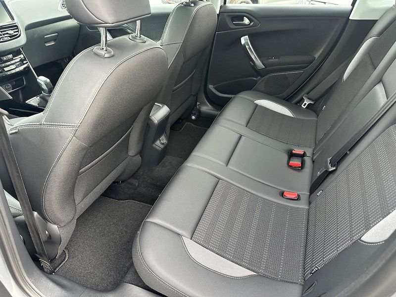 Peugeot 2008 (2016) 1.2T 81kw Allure - fotka 10 z 23