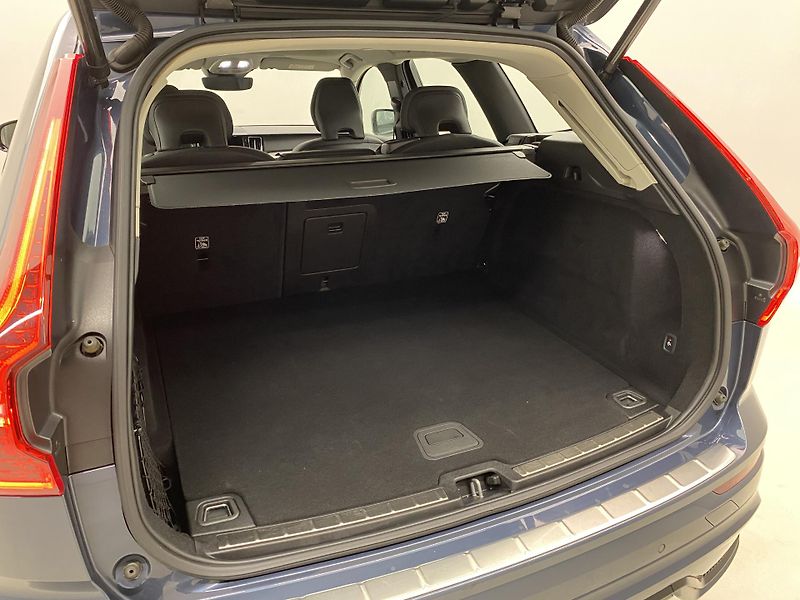 Volvo XC60 B4 AWD DARK PLUS AUT CZ - fotka 6 z 60