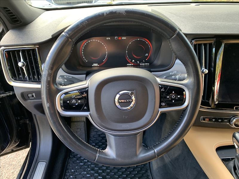 Volvo V90 2,0 D5 AWD MOMENTUM ČR,1.MAJ. - fotka 11 z 23