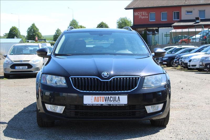 Škoda Octavia 1,6 TDi  DSG,STLYLE,SERVISKA - fotka 2 z 37