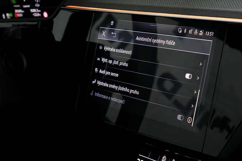 Audi e-tron 55 300kW S-line BlackEdi NV TZ - fotka 32 z 44
