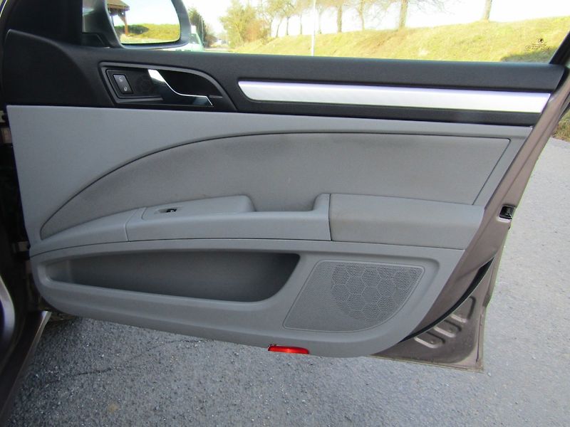 Škoda Superb (2011) 1.6 TDI 77kW ZIMNÍ PNEU - fotka 21 z 32