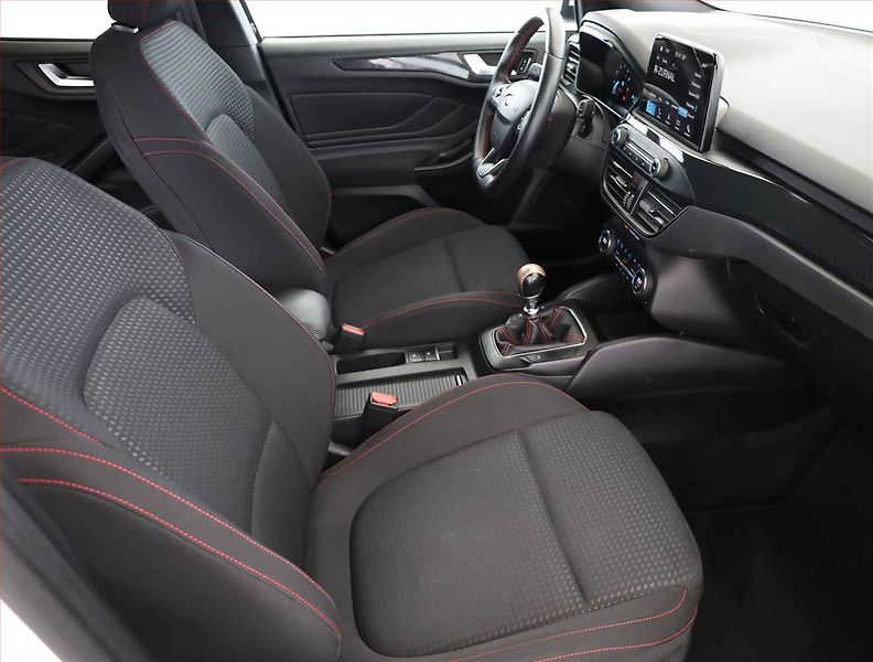 Ford Focus (2018) ST-Line 1.0 EcoBoost - fotka 7 z 18