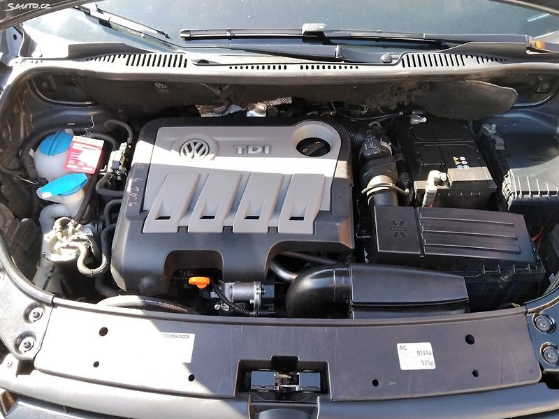 Volkswagen Touran (2011) - fotka 14 z 27
