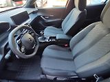 Peugeot 2008 (2026) ALLURE 1.2 TURBO 100k 2xkamera - náhled 17