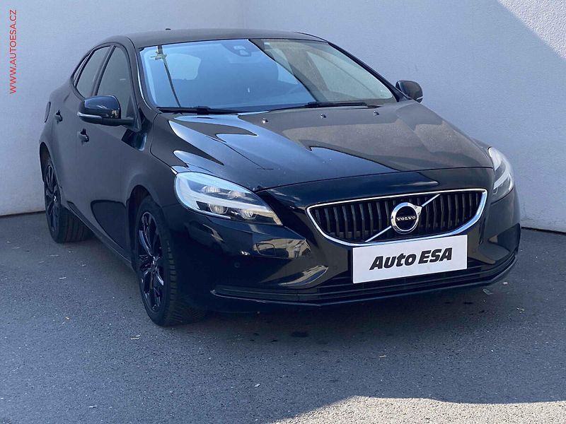 Volvo V40 (2019) 2.0 D2, AT, LED, kůže, panor - fotografie inzerátu