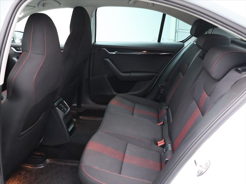 Škoda Octavia 1,4 TSI 110kW Style DSG LED CZ - fotka 14 z 30