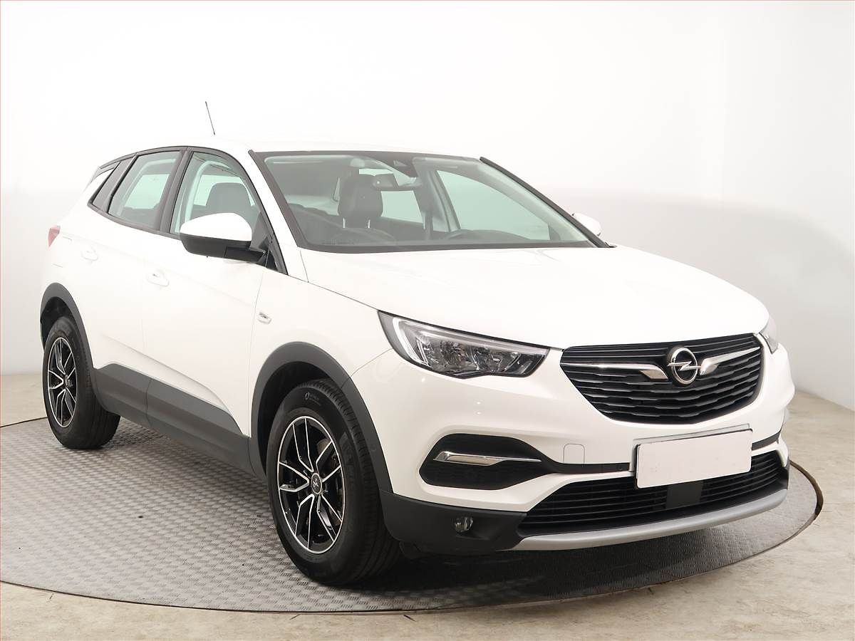 Opel Grandland X 1.2 Turbo, ČR,1.maj