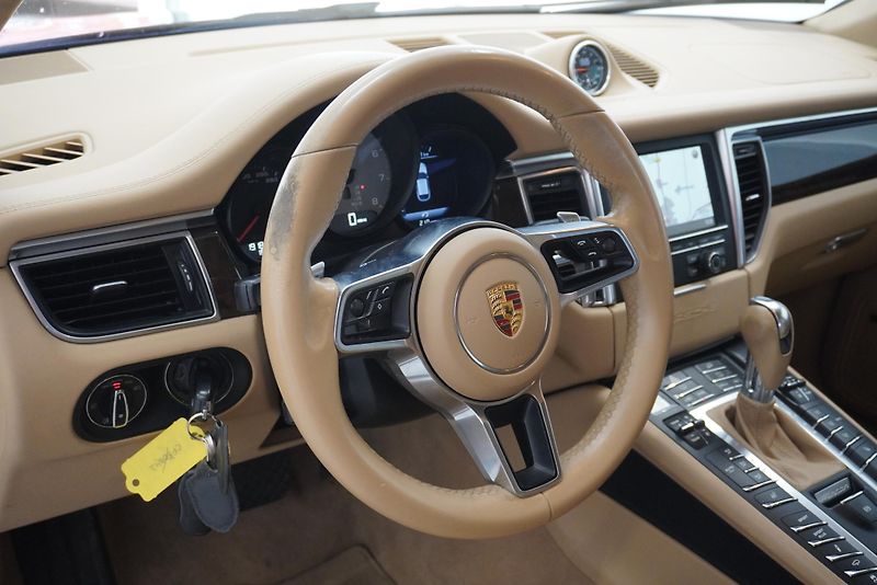 Porsche Macan 3.0i AWD PDK7 - fotka 11 z 27