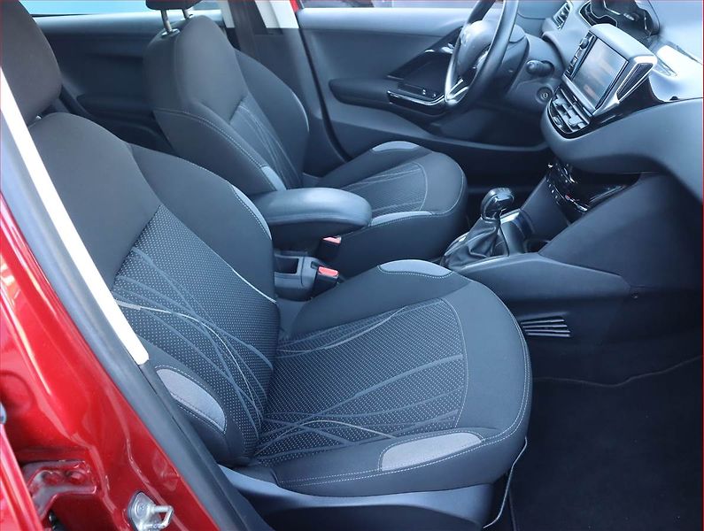 Peugeot 208 (2012) 1.2 PureTech, Serv.kniha - fotka 9 z 17