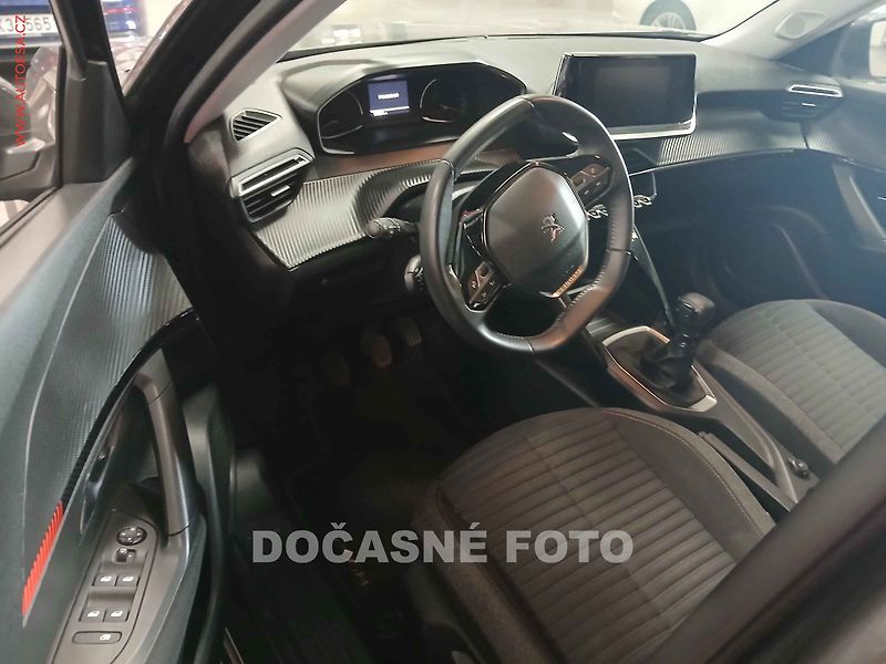 Peugeot 2008 (2021) 1.2 - fotka 3 z 3