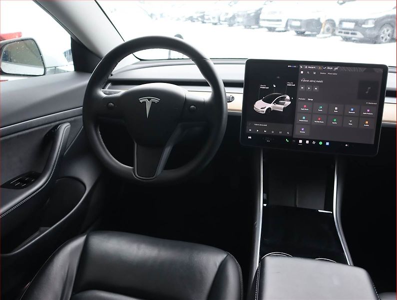 Tesla Model 3 (2020) Std Range Plus 52kWh, SoH 83% - fotka 7 z 24