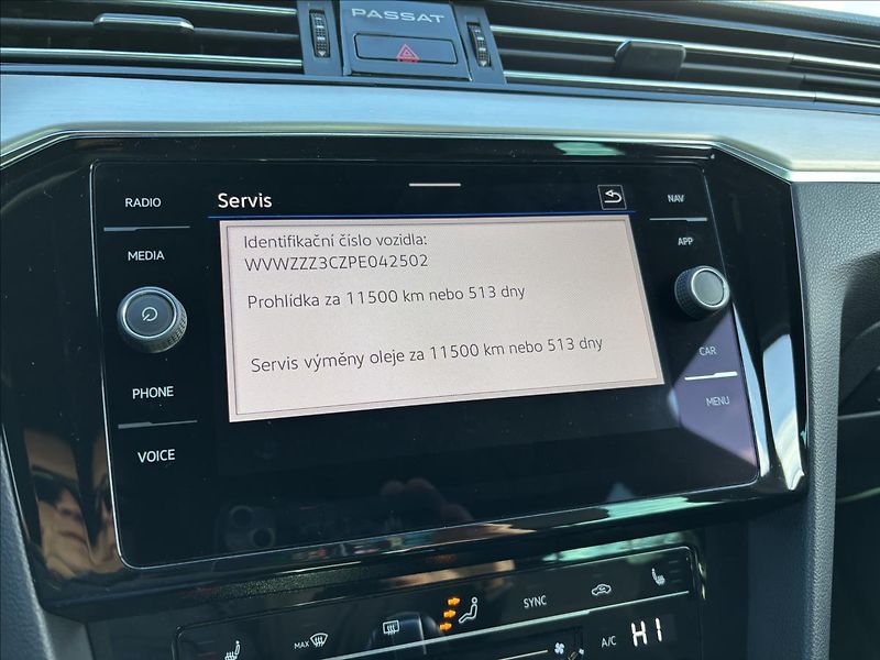 Volkswagen Passat 2,0 TDI 147kW Elegance DSG - fotka 45 z 46