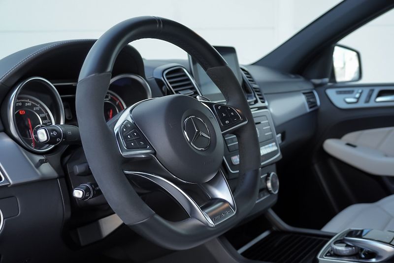 Mercedes-Benz GLE 63S AMG 4M - fotka 48 z 50
