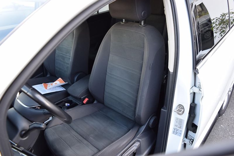 Volkswagen Touran (2018) 1.4TSI 110kw R-line NAVI LED - fotka 20 z 50