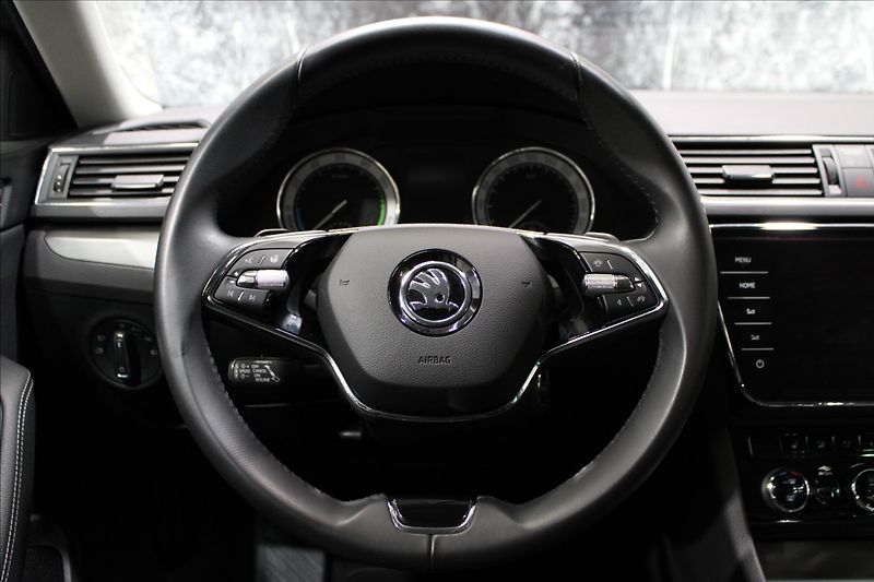 Škoda Superb 1,4 IV 115KW Style DSG - fotka 21 z 37