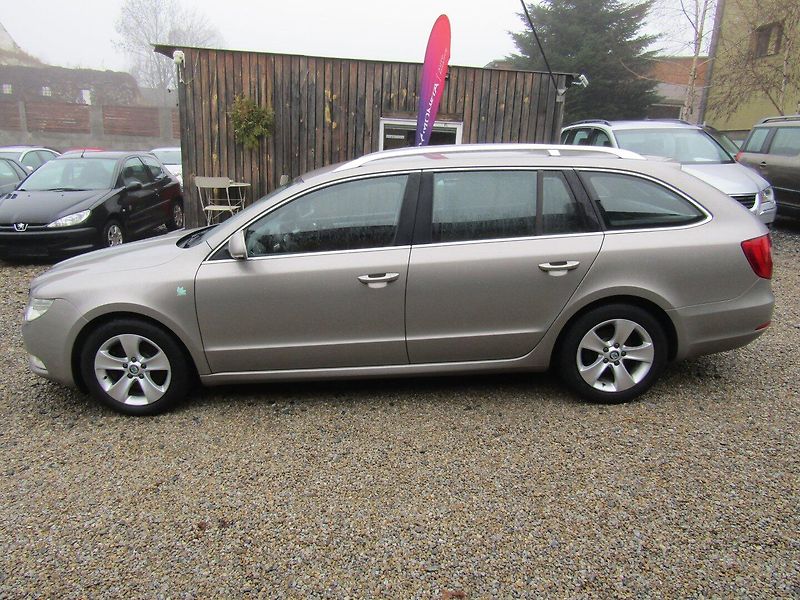 Škoda Superb (2011) 1.6 TDI 77kW - fotka 3 z 45