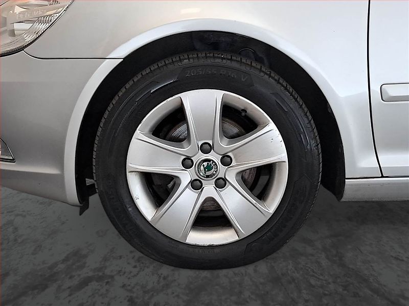 Škoda Octavia (2011) 1.6 TDI, po STK, jezdí dobře - fotka 14 z 20