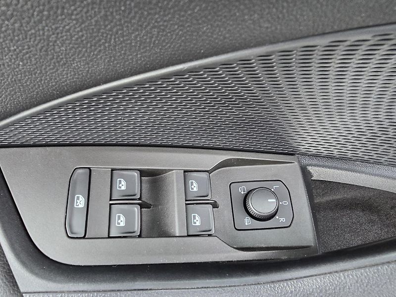 Škoda Octavia 2.0TDI DSG STYLE+ MATRIX TAŽNÉ - fotka 18 z 50