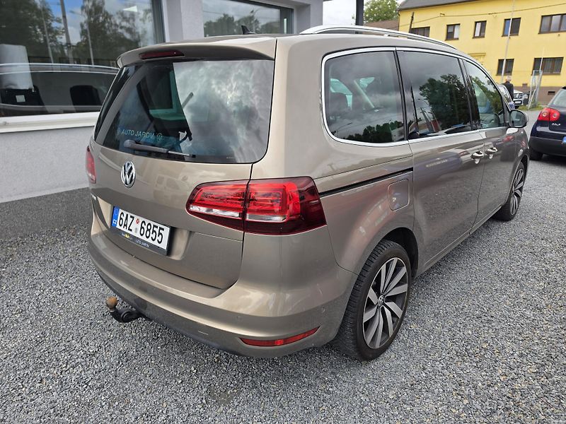 Volkswagen Sharan 2.0TSI Highline 7 TZ Masáž Led - fotka 4 z 24