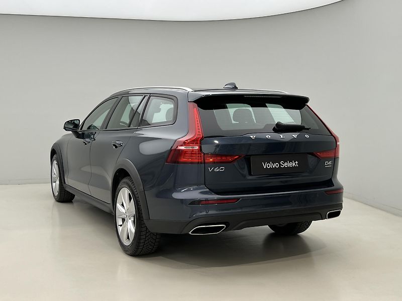 Volvo V60 CC D4 AWD AUT CZ 1. maj. - fotka 11 z 43