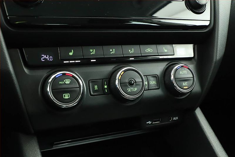 Škoda Octavia (2014) 2.0 TDI, Automat, Xenony - fotka 16 z 20