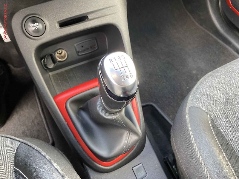 Renault Captur (2017) 1.2 TCe, Crossboarder, navi - fotka 15 z 18