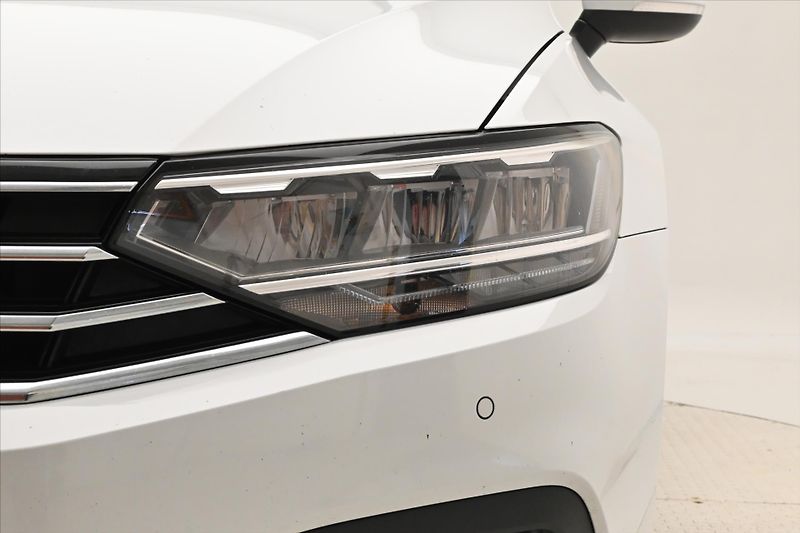 Volkswagen Passat 2,0 TDI 110 kW DSG Business Zá - fotka 29 z 31