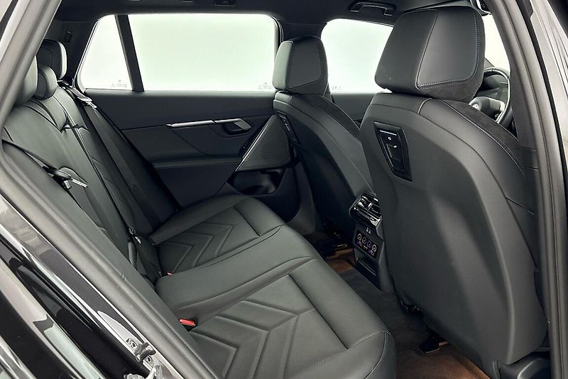 BMW Řada 5 540d xDrive Touring - fotka 11 z 24