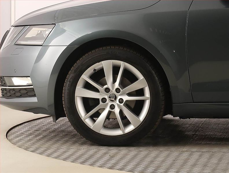 Škoda Octavia (2018) Style 1.6 TDI, Navi, Tempomat - fotka 14 z 24